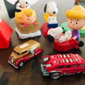 Snoopy assorted toys